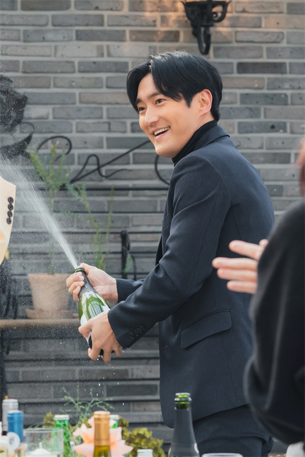 崔始源出演的电视剧《Work Later, Drink Now 2》剧照 02.jpg