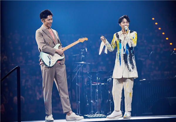 吴青峰与王希文 .jpg
