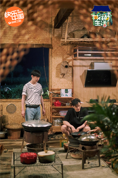 何炅黄晓明.jpg