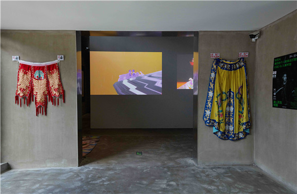 张艺兴《莲》展览.jpg