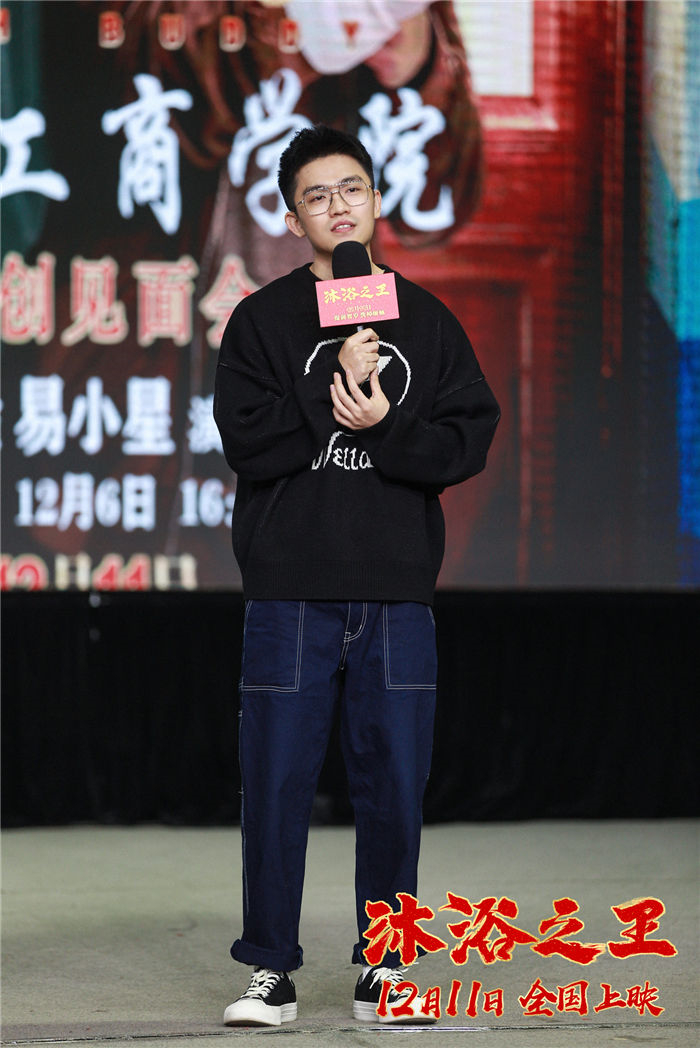 闫校文.jpg