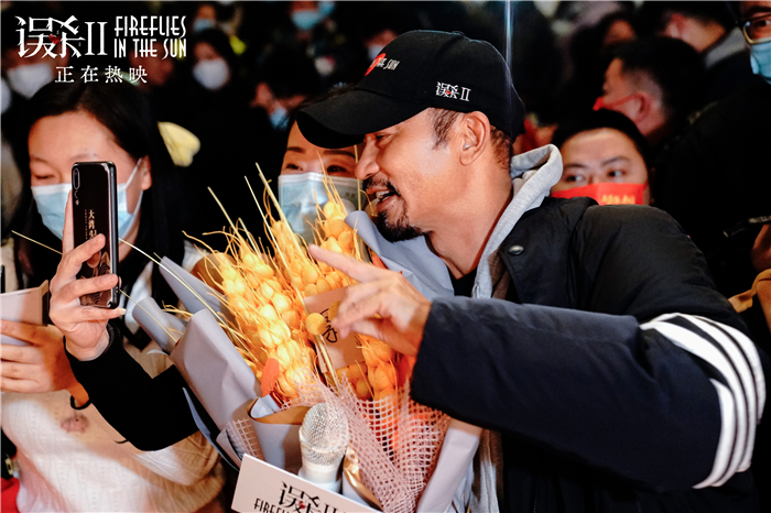 《误杀2》任达华与观众合影.jpg