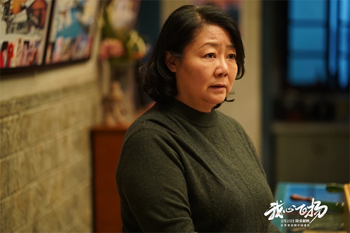 剧照-萨日娜饰演扬帆母亲江宏.jpg