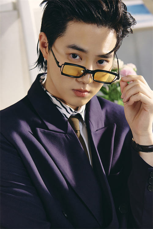 SUHO迷你2辑《Grey Suit》图片 1.jpg